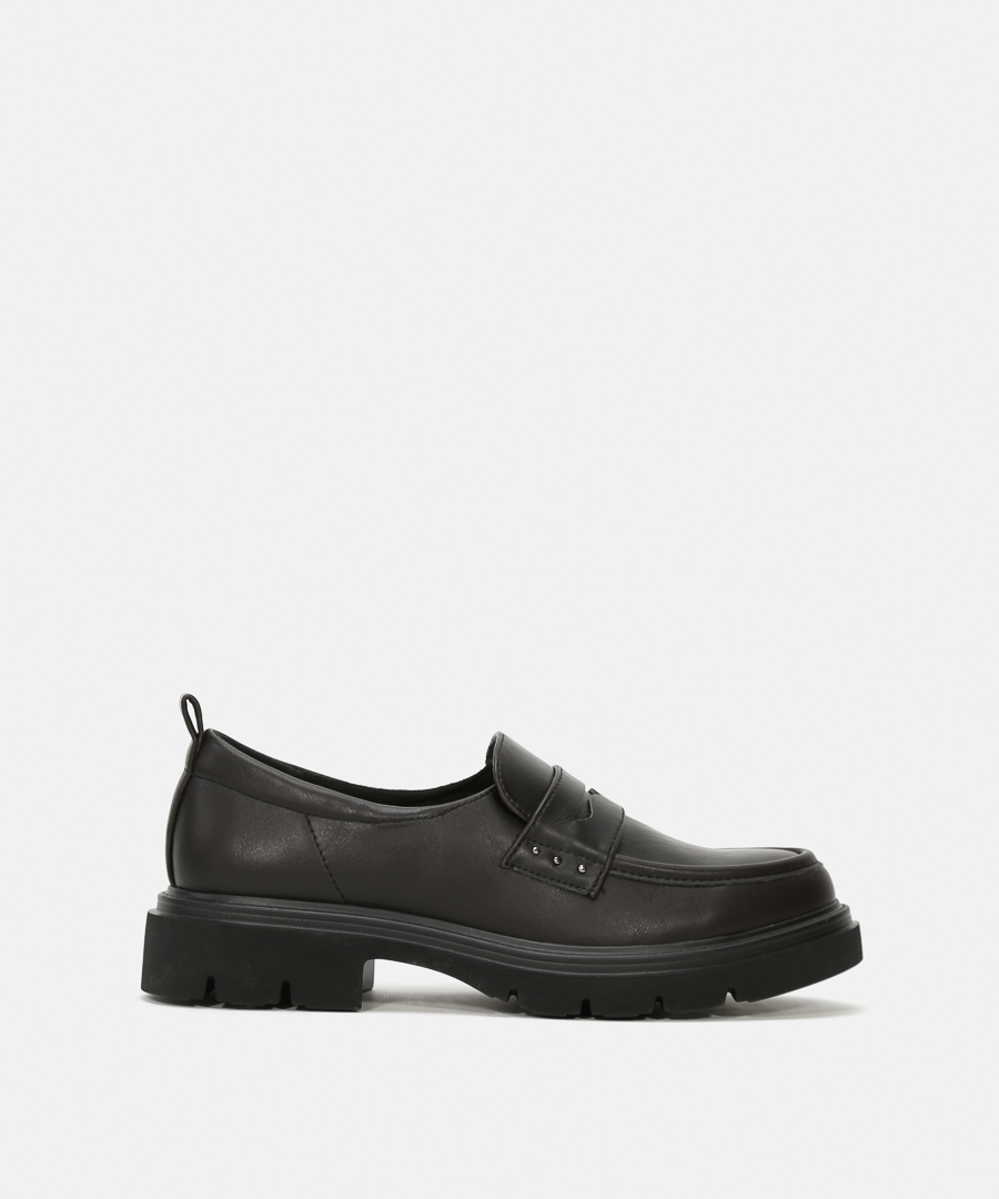 Mocasines detalle tachas